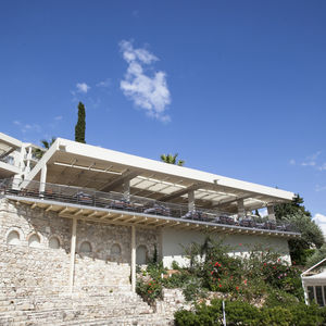 wall-mounted pergola
