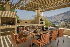 self-supporting pergola