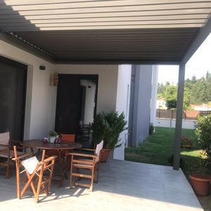 wall-mounted pergola 1
