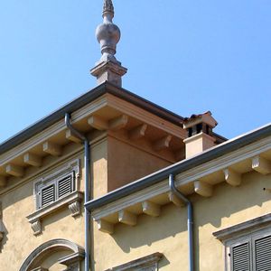 zinc-titanium roof gutter