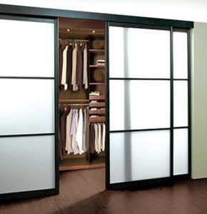 contemporary walk-in wardrobe / wooden / with sliding door