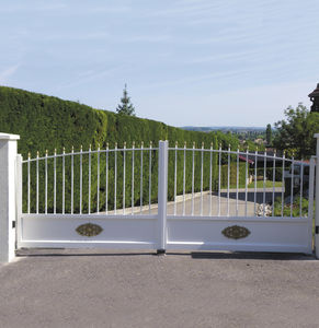 swing gate