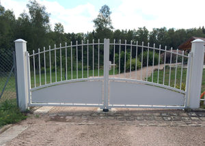 swing gate