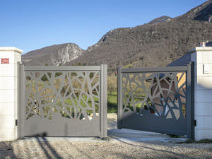 swing gate