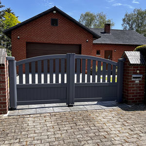 swing gate