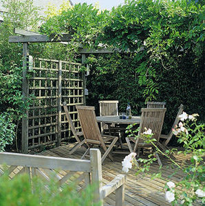 green wall trellis