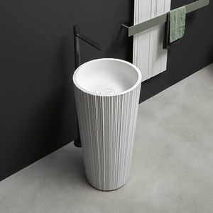 free-standing washbasin
