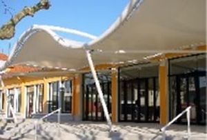 cable-and-membrane tensile structure
