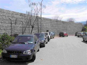reinforced concrete retaining wall