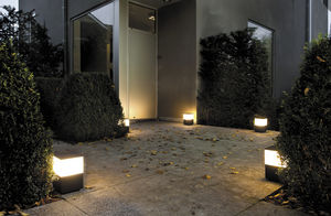 garden bollard light / contemporary / aluminum / halogen