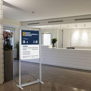 self-supporting display rack