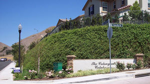 concrete retaining wall