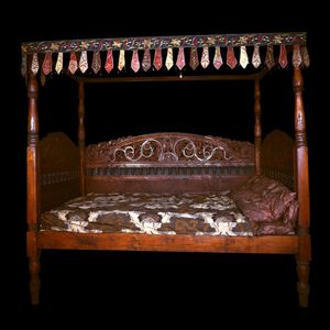 canopy bed