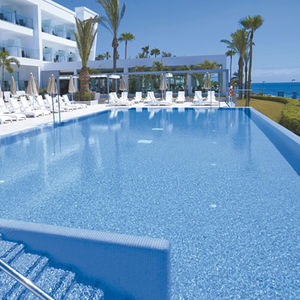 indoor mosaic tile / pool / wall / floor