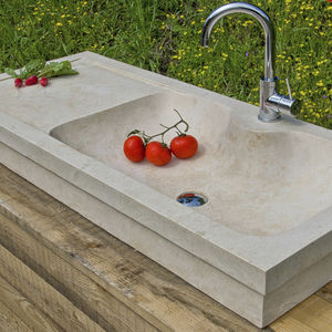 single-bowl kitchen sink