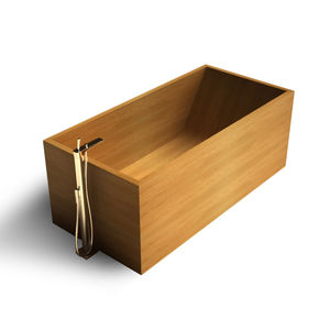 free-standing bathtub / oak