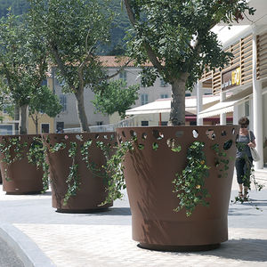 round-versailles-planter