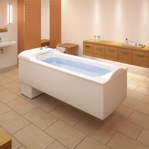 height-adjustable bathtub