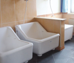 medical bathtub