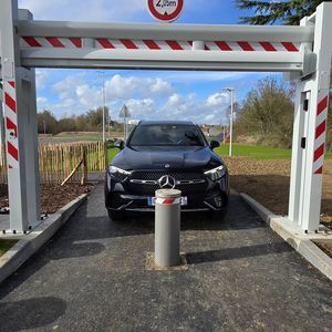 retractable bollard