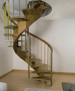 circular staircase / wooden frame / wooden steps / without risers