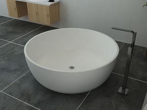 round bathtub 1