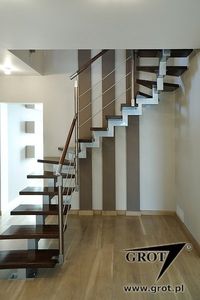 half-turn staircase / metal frame / wooden steps / without risers
