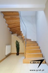 half-turn staircase / metal frame / wooden steps / with risers