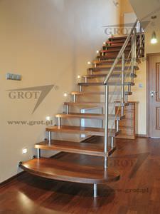 half-turn staircase / metal frame / wooden steps / without risers