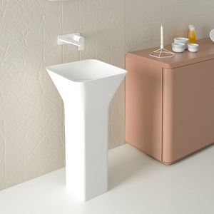 free-standing washbasin