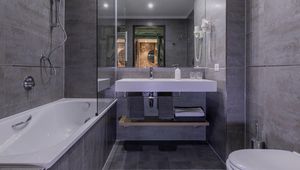 contemporary bathroom