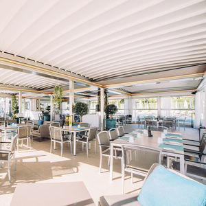 wall-mounted pergola 1
