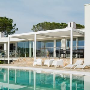 self-supporting pergola