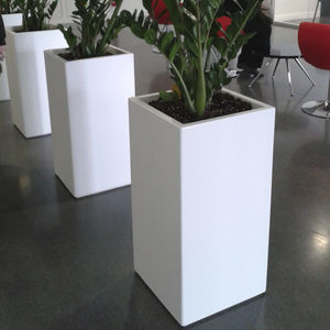 composite planter / rectangular / custom / wheeled