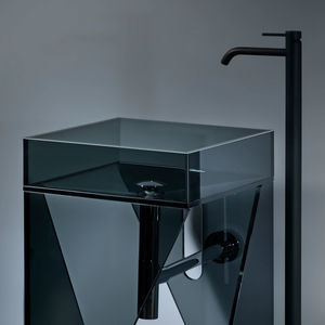 floor-standing washbasin