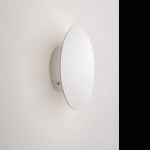 contemporary wall light