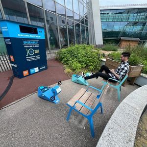 smartphone charging station 1