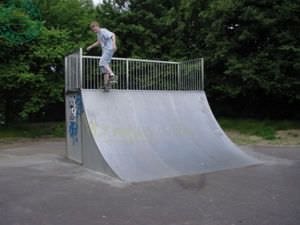 skatepark quarter pipe