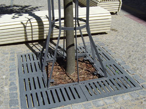 square tree grate 1