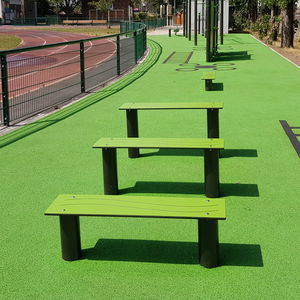 playground obstacle course / leg extension