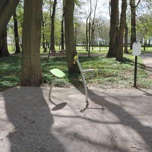 outdoor stretching apparatus