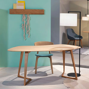 free-standing desk