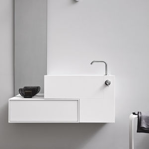 wall-mounted washbasin