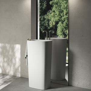 floor-mounted washbasin