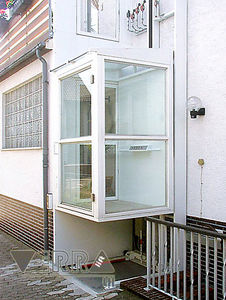 handicapped lifting platform / outdoor