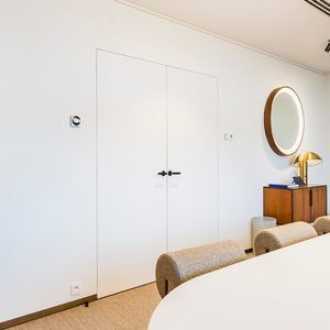 aluminum door frame