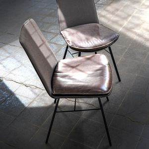 contemporary visitor chair