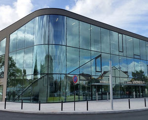 curved glass panel