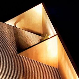 contemporary wall light