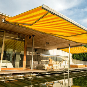 box awning / manual
